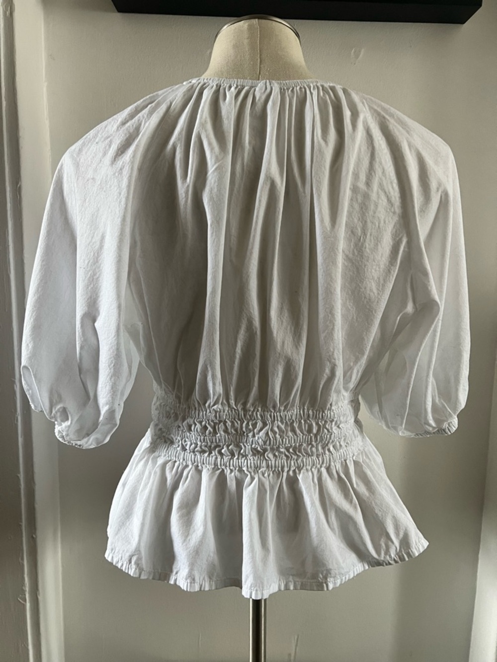 Old Navy White Smocked Peplum V-Neck Top with Puff Sleeves - Picture 3 of 4